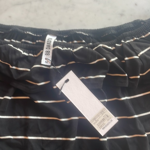 BB Dakota Off the Shoulder Top NWT - Picture 4 of 5